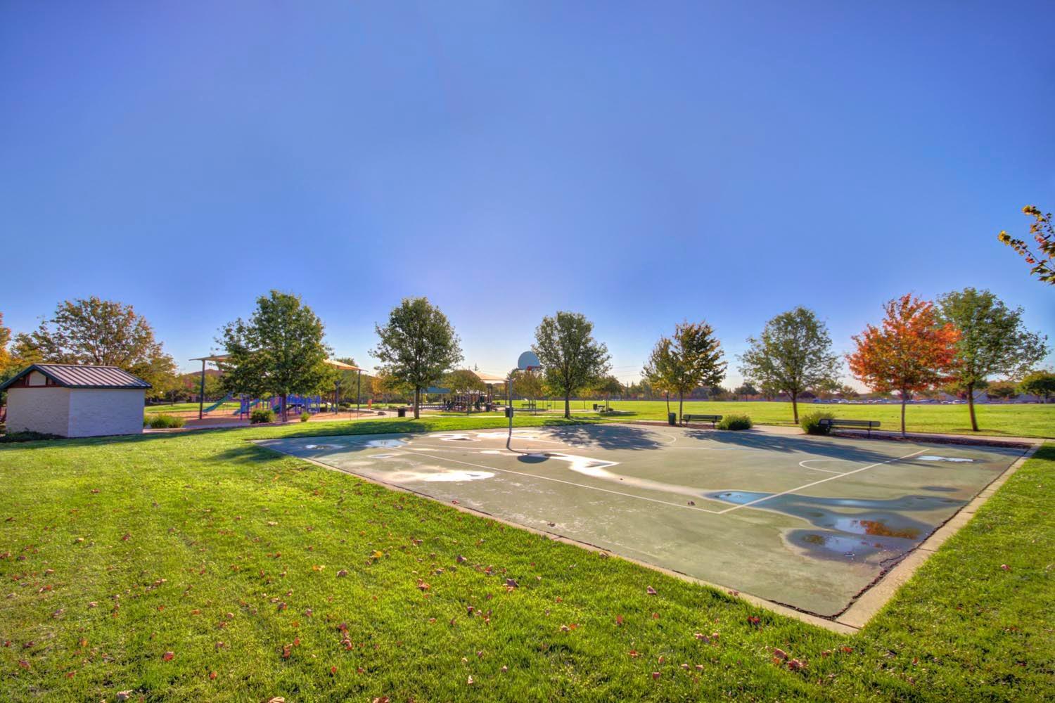 Anjou Circle, Sacramento, California image 48