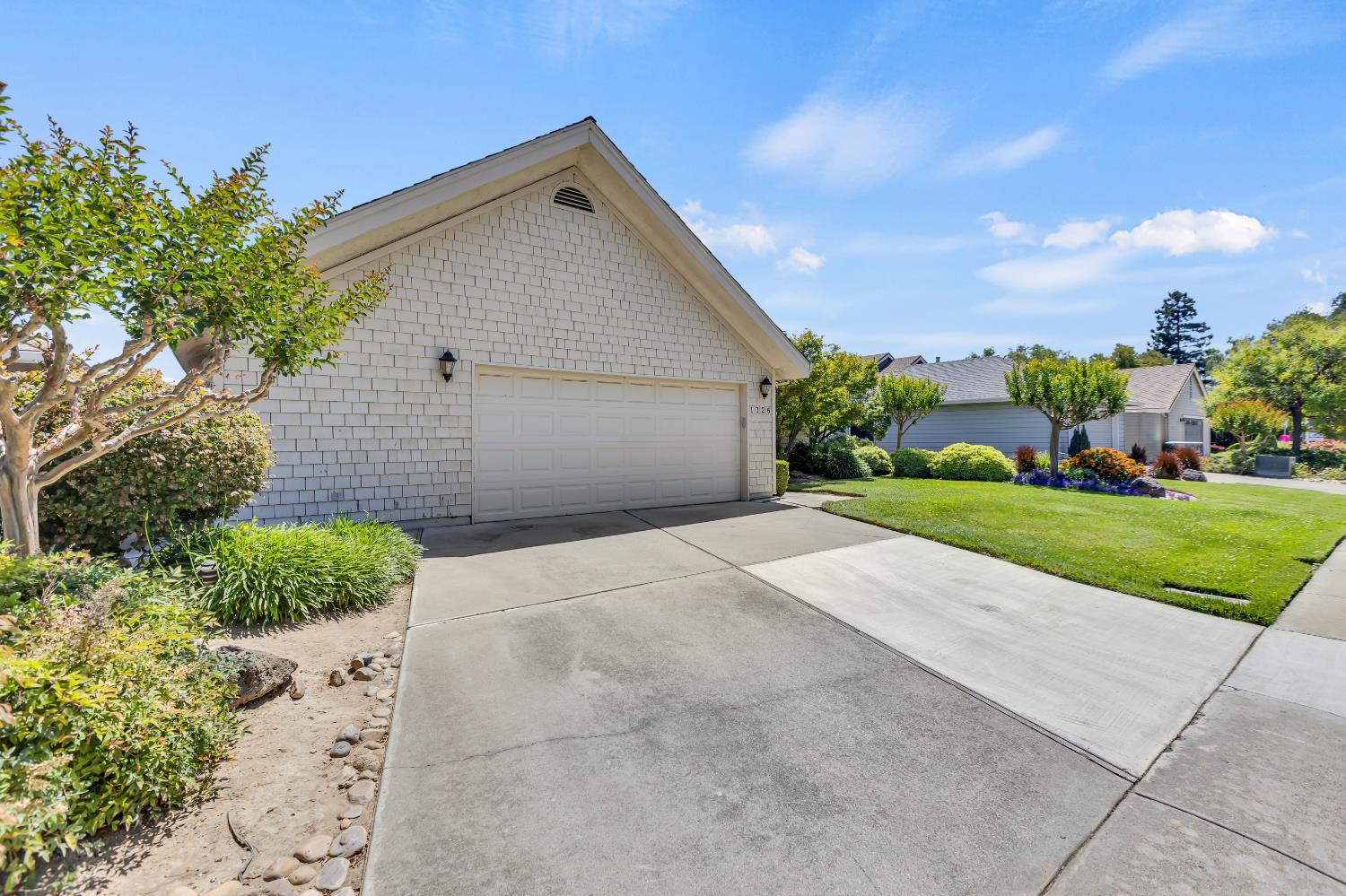 S Mills Avenue, Lodi, California image 4