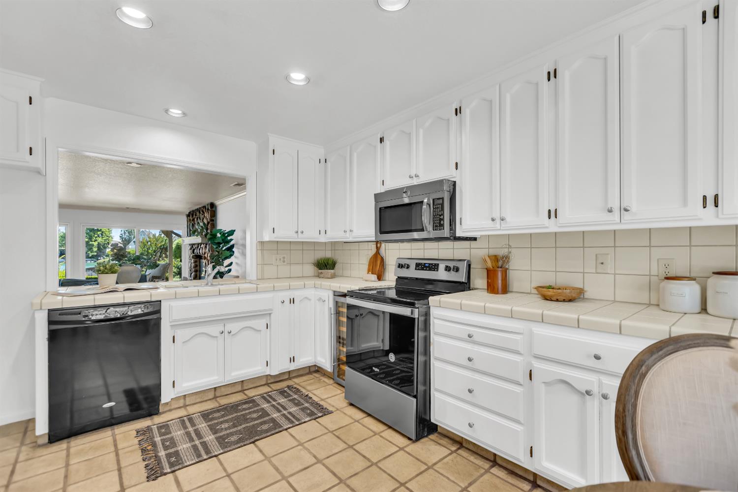 S Mills Avenue, Lodi, California image 14