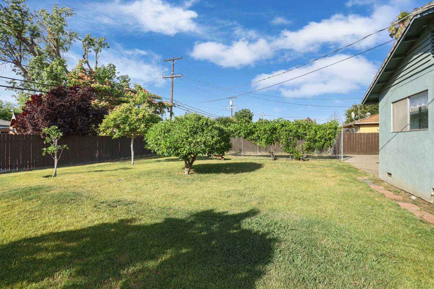W Longview Avenue, Stockton, California image 38