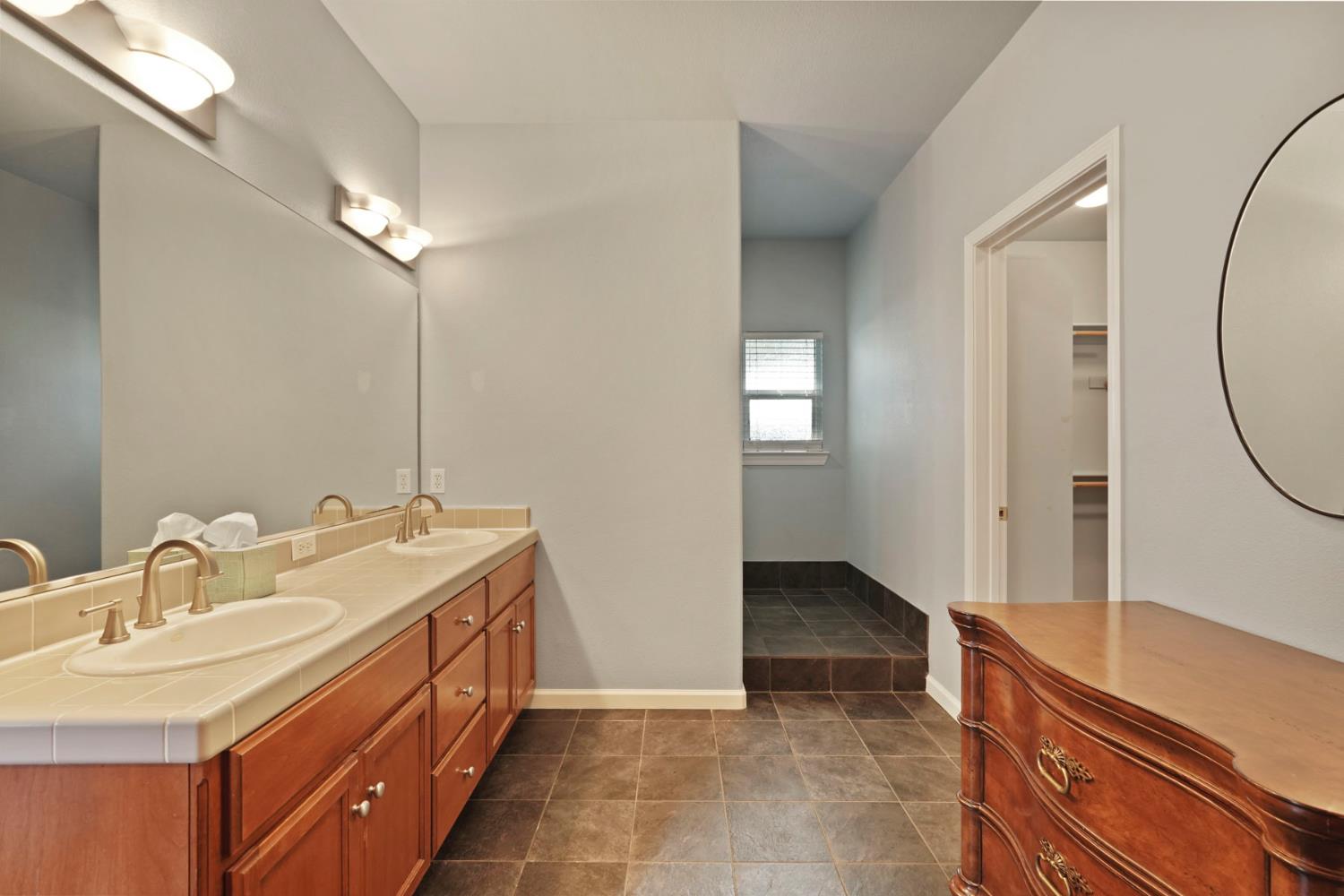 Summerset Court, Lodi, California image 31