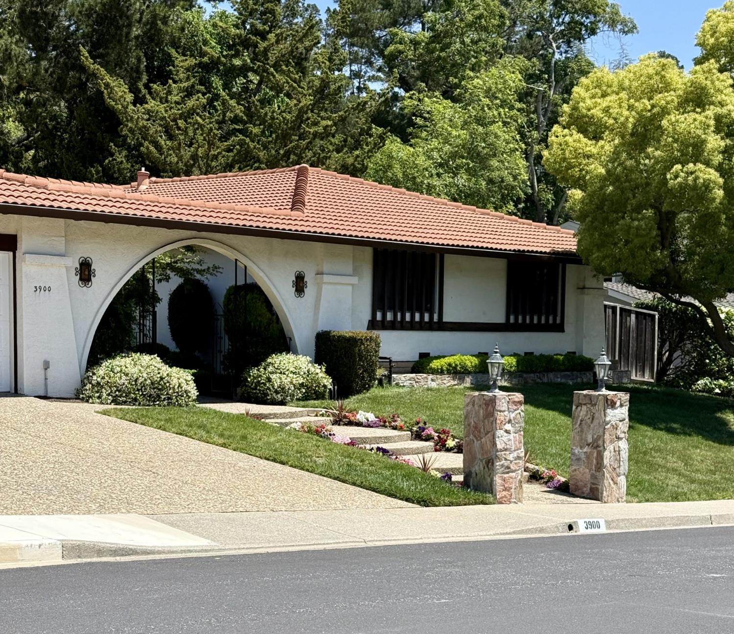 Campolindo Drive, Moraga, California image 2