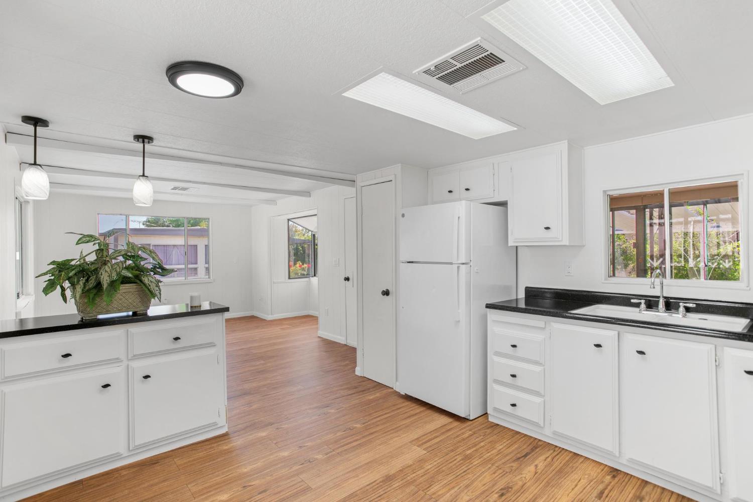 Detail Gallery Image 10 of 28 For 4215 Ticonderoga Ln, North Highlands,  CA 95660 - 2 Beds | 1 Baths