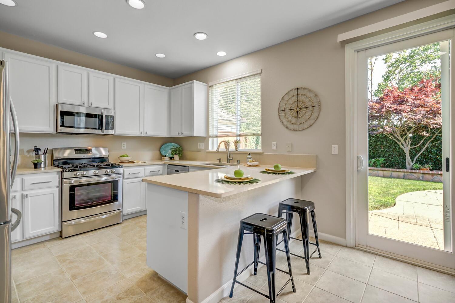 Anjou Circle, Sacramento, California image 15