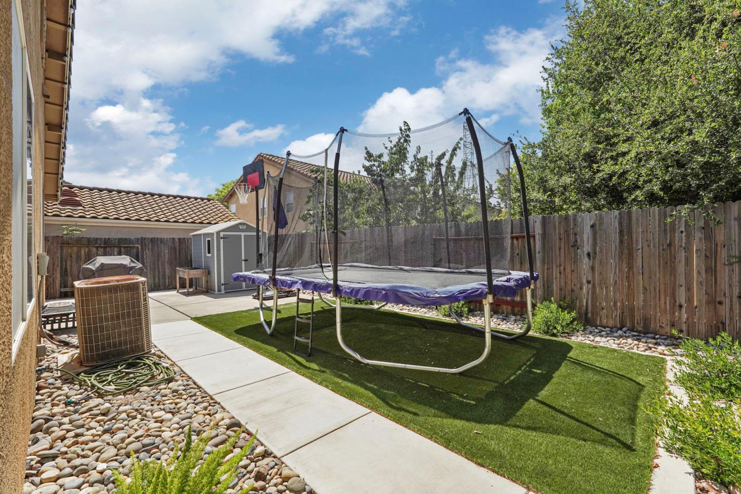 Nestling Circle, Elk Grove, California image 37