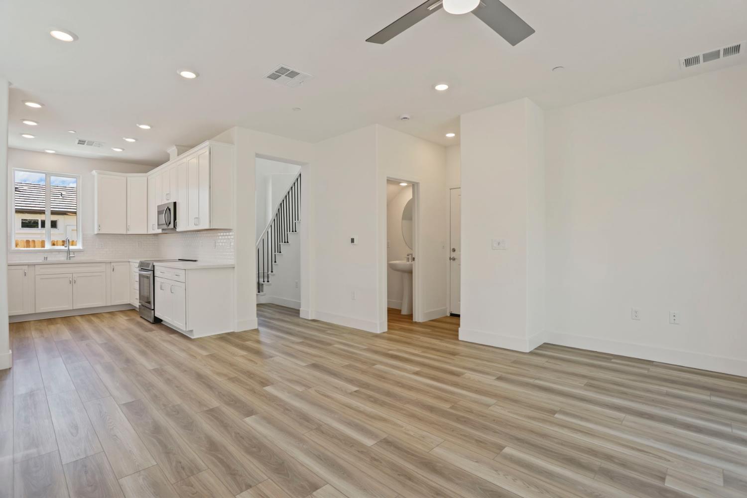 Caravaggio (lot 3) Circle, Sacramento, California image 9