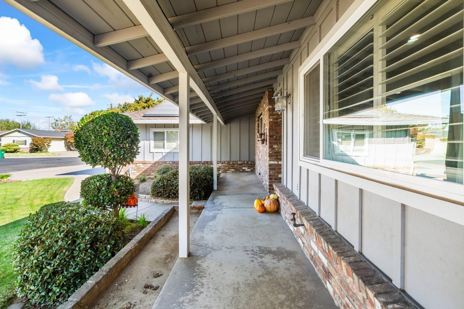 Lakewood Drive, Lodi, California image 5