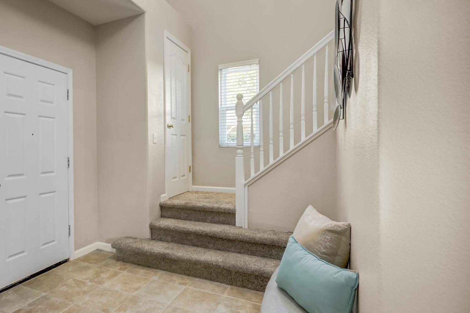 Anjou Circle, Sacramento, California image 18