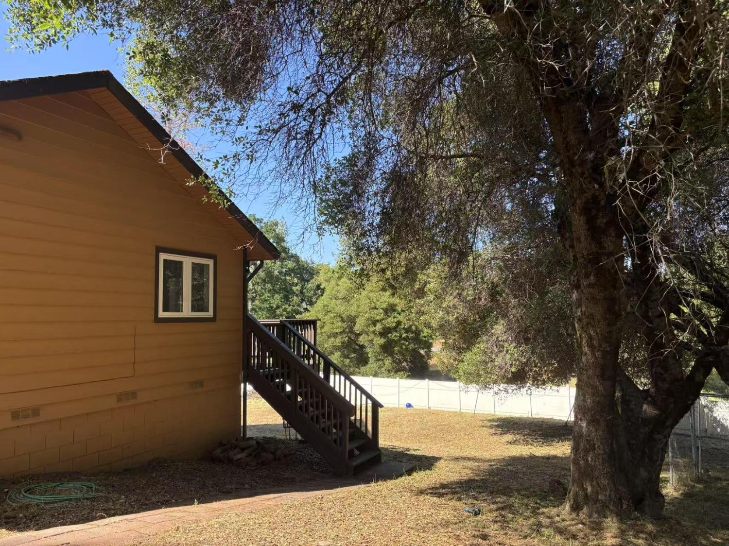 Van Pooka Court, Somerset, California image 17
