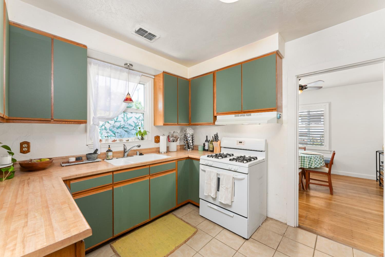 27th Street, Sacramento, California image 30