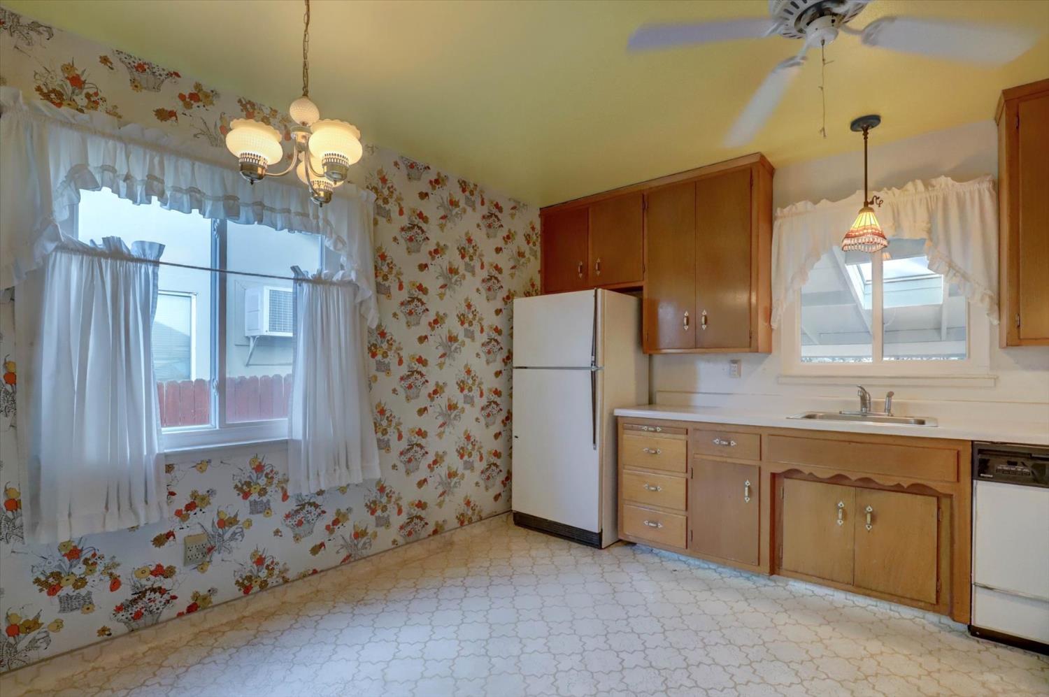 Elvyra Way, Sacramento, California image 32