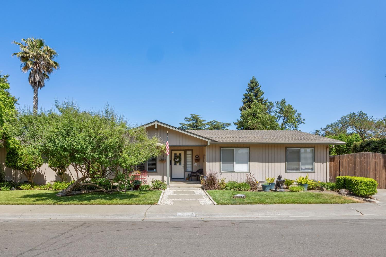 Mckinley Avenue, Woodland, California image 4