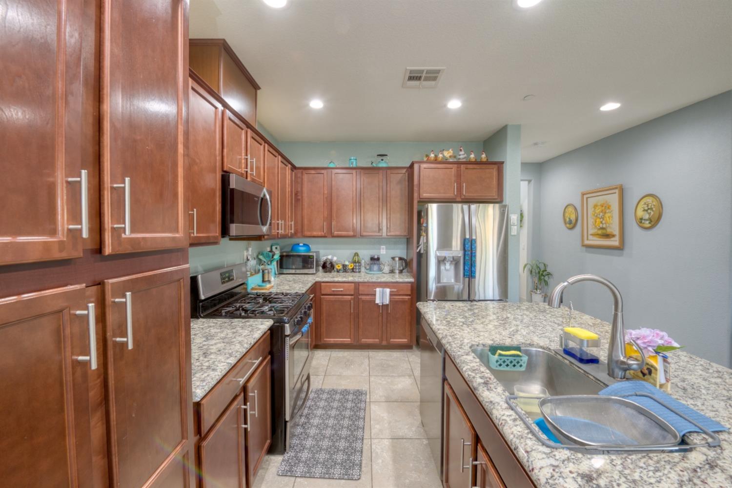 Cabernet Court, Patterson, California image 11