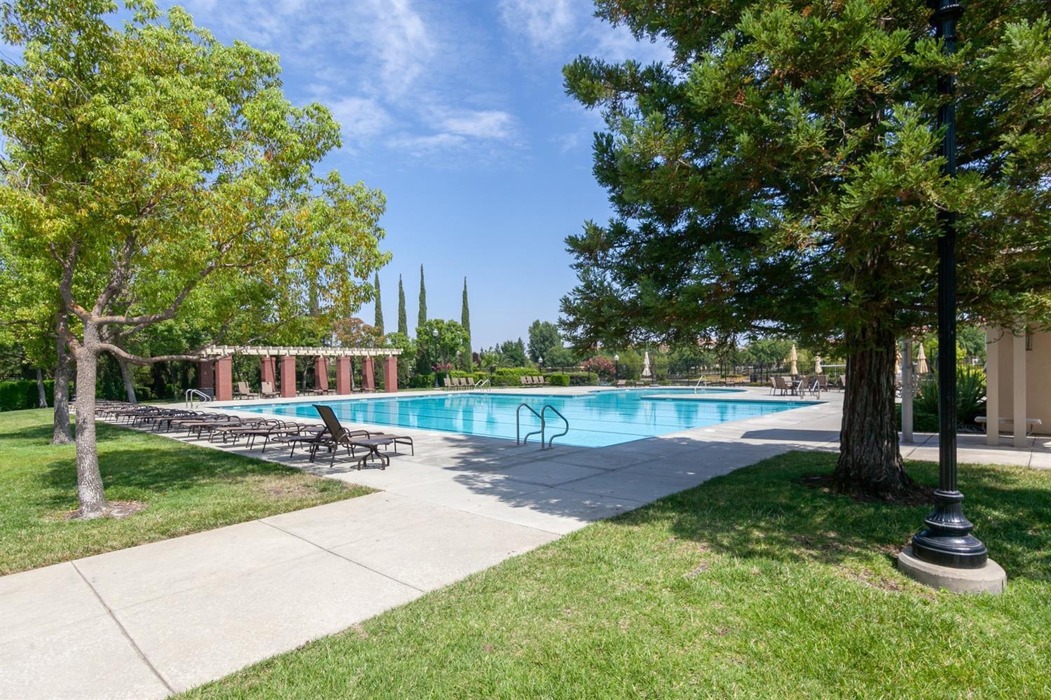 Anjou Circle, Sacramento, California image 46