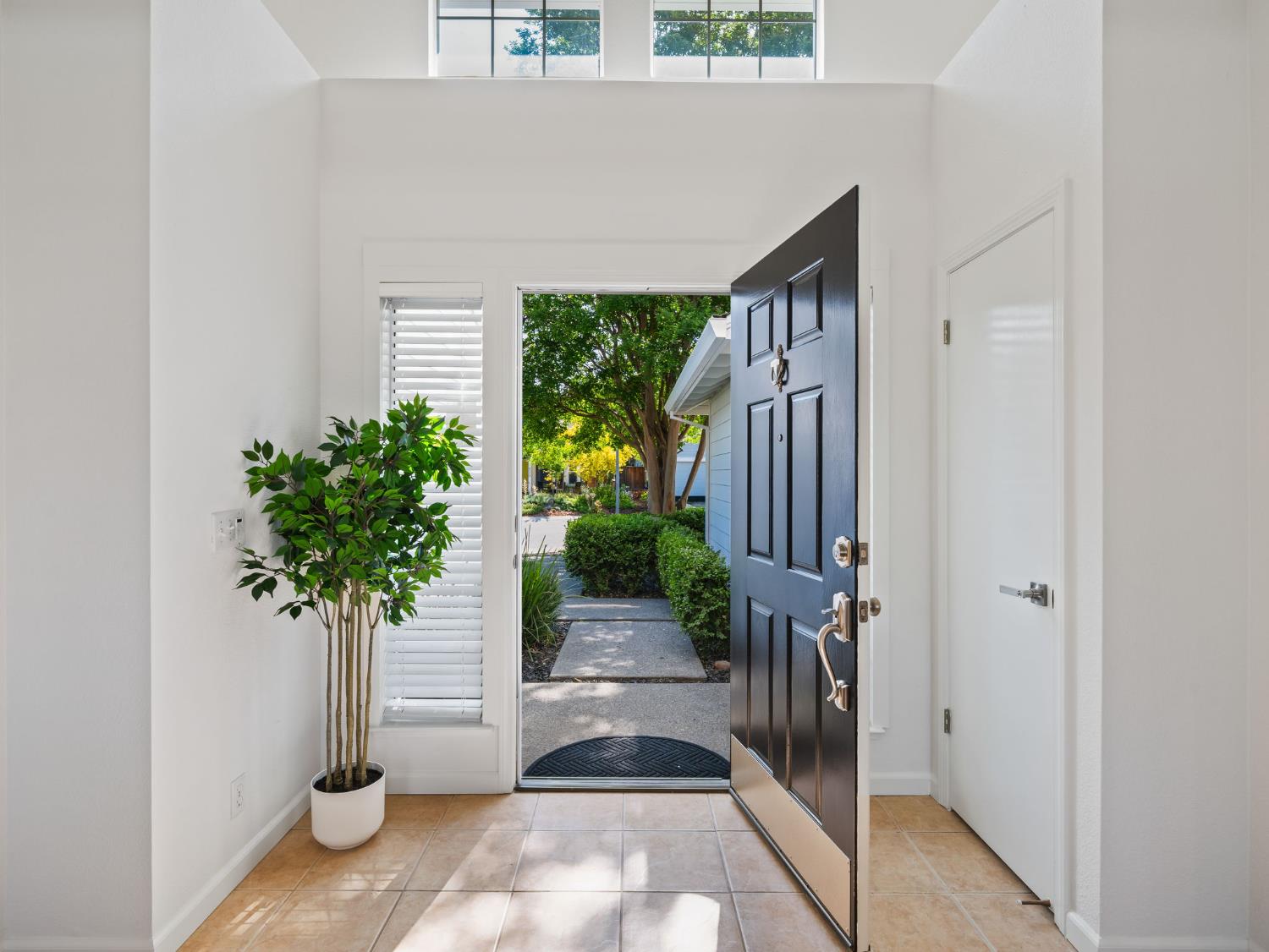 La Paloma Court, Davis, California image 6