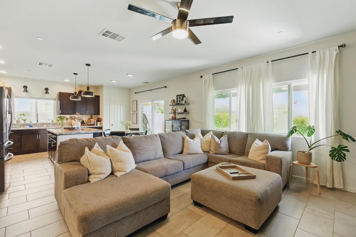 Bridgehaven Way, Sacramento, California image 4