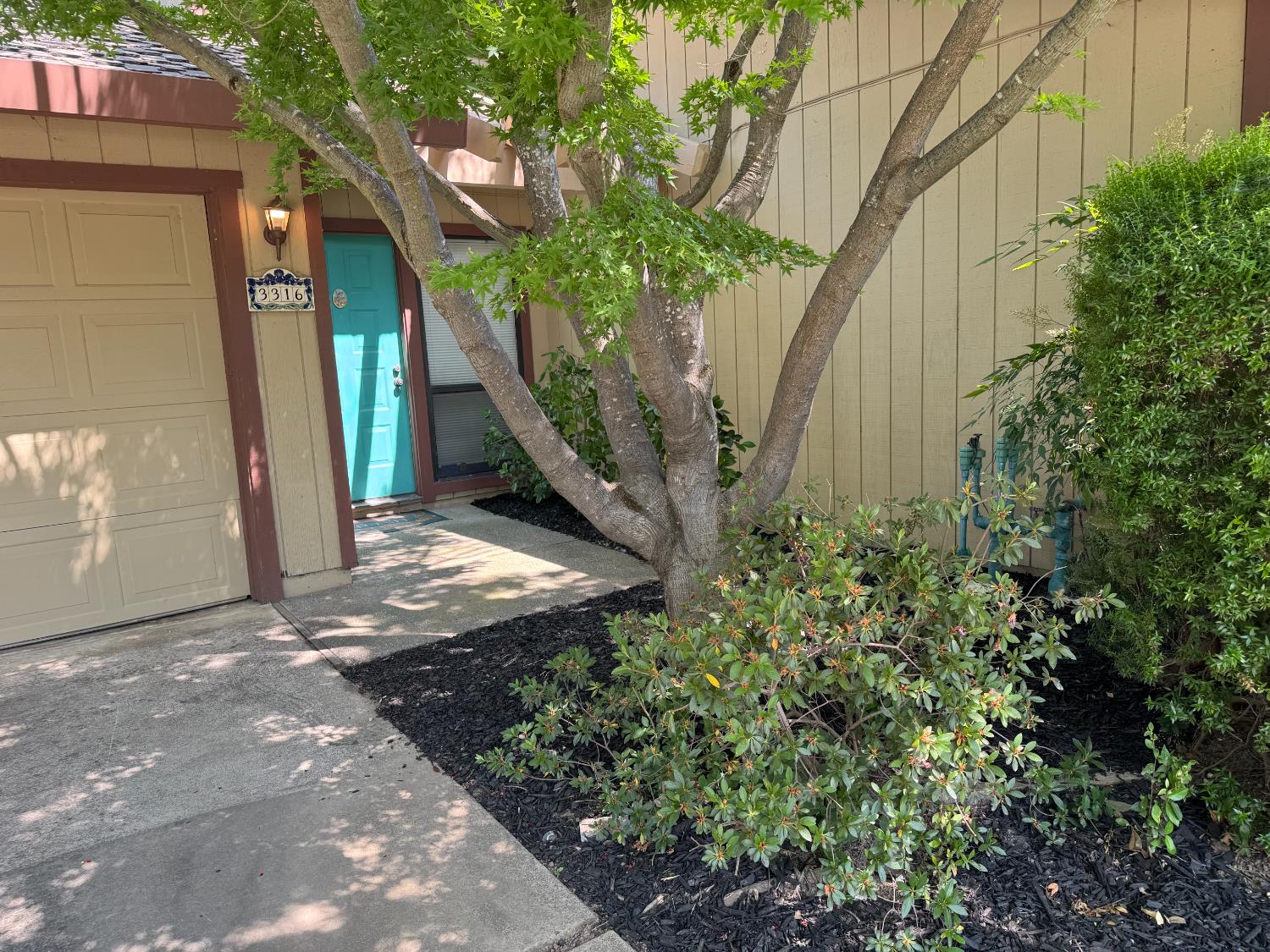 Oak Stream Court, Carmichael, California image 3