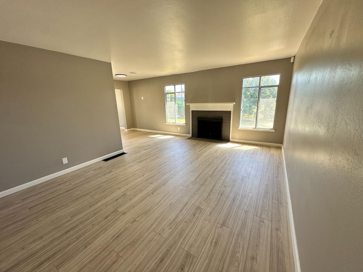 South Parkway, Sacramento, California image 16