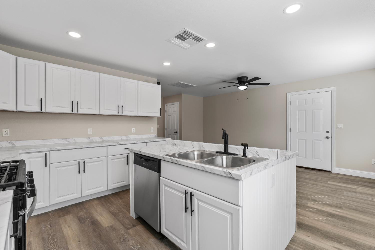 Woodbridge Avenue, Yuba City, California image 9