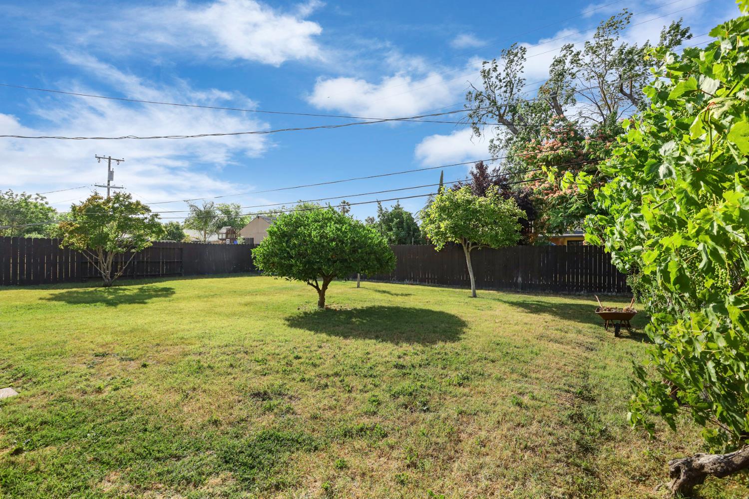 W Longview Avenue, Stockton, California image 35