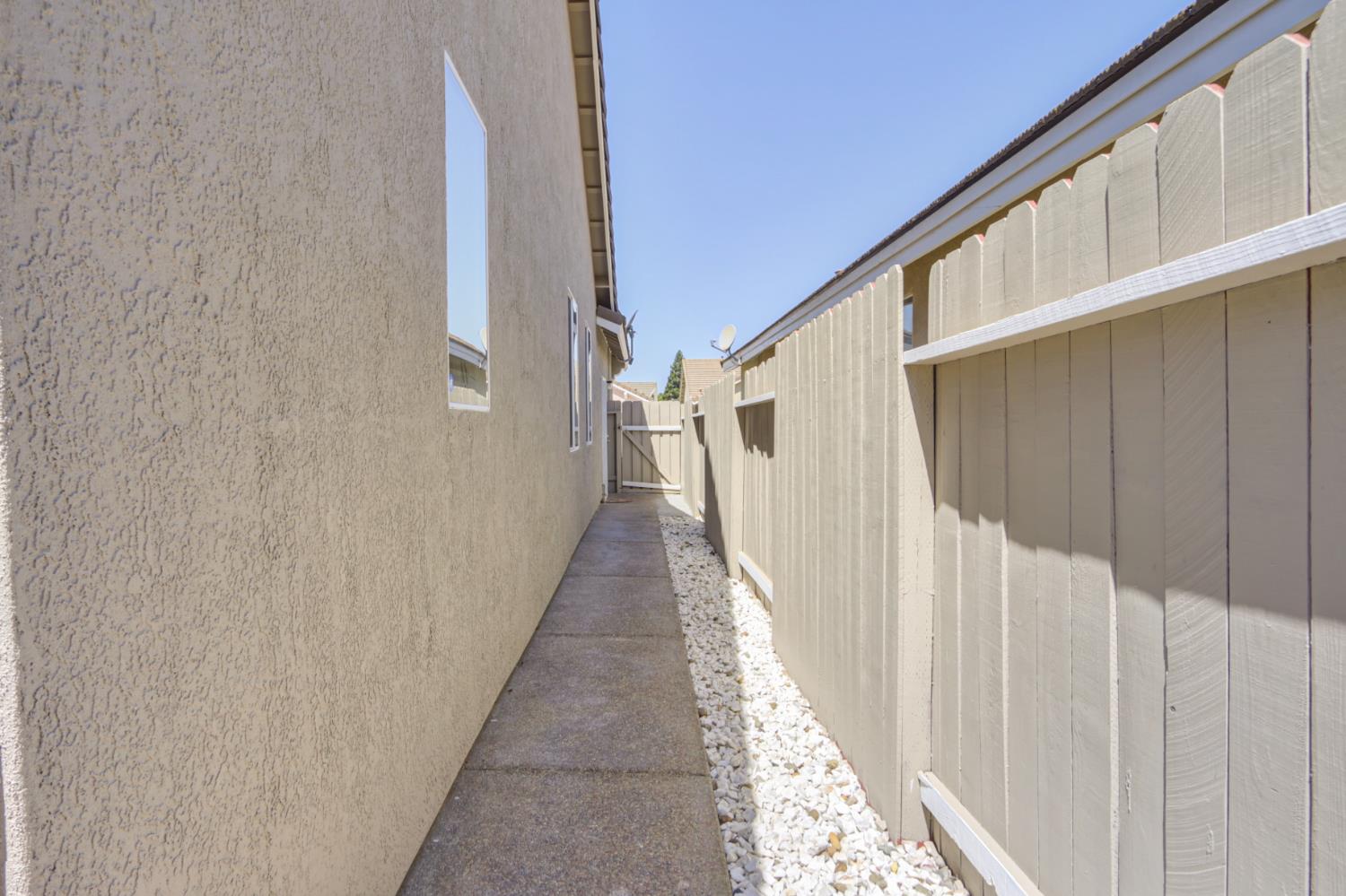 Redford Way, Sacramento, California image 36