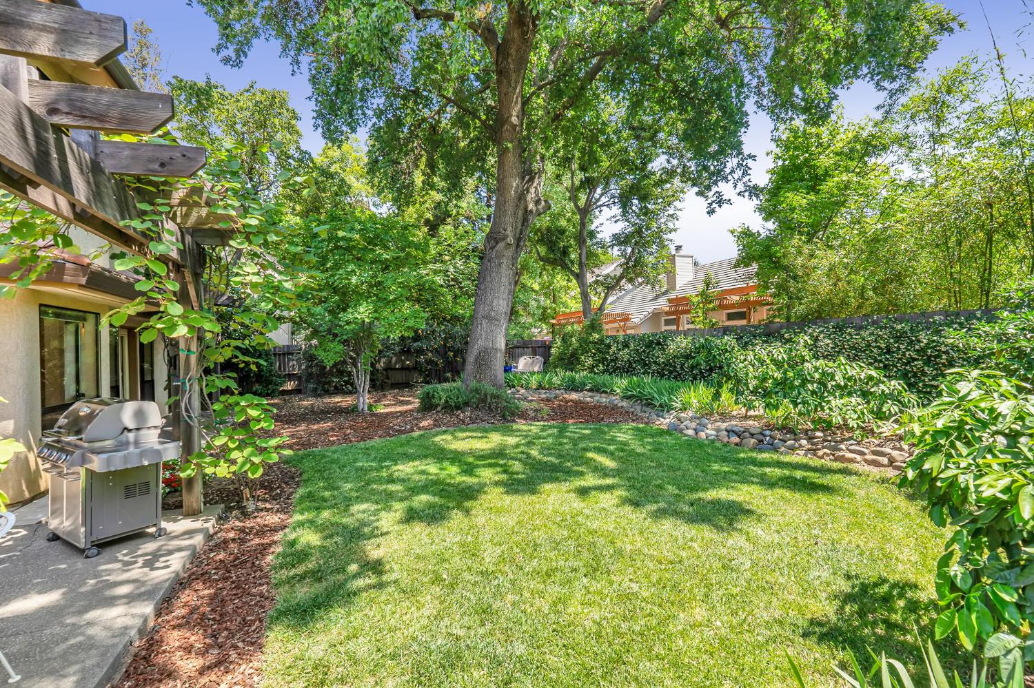 Bryce Lane, Davis, California image 27