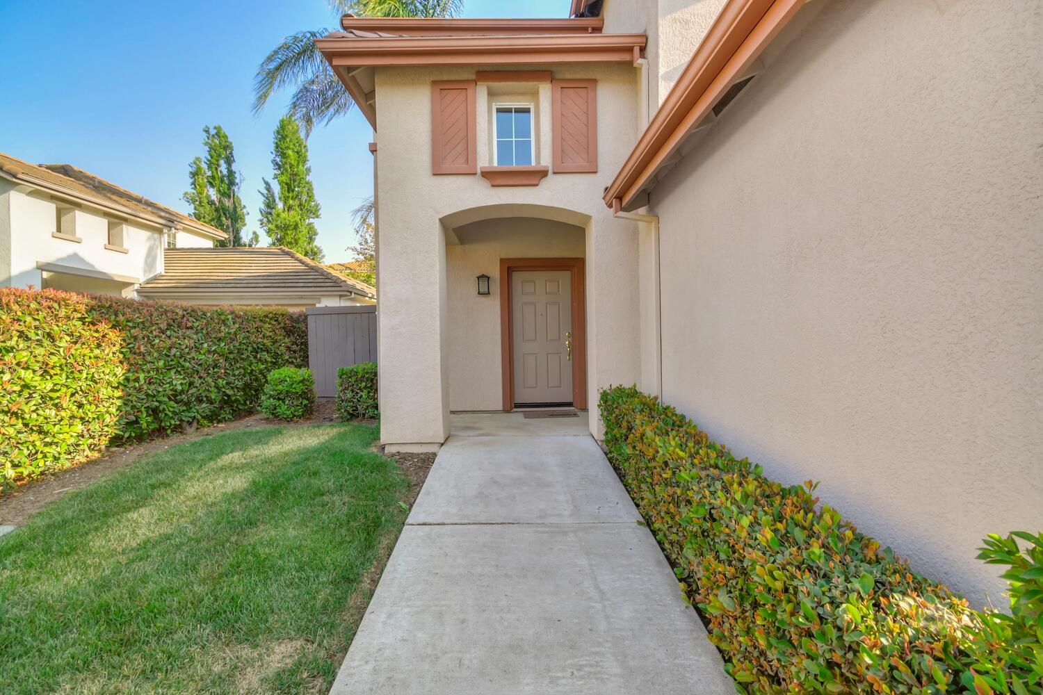 Anjou Circle, Sacramento, California image 2