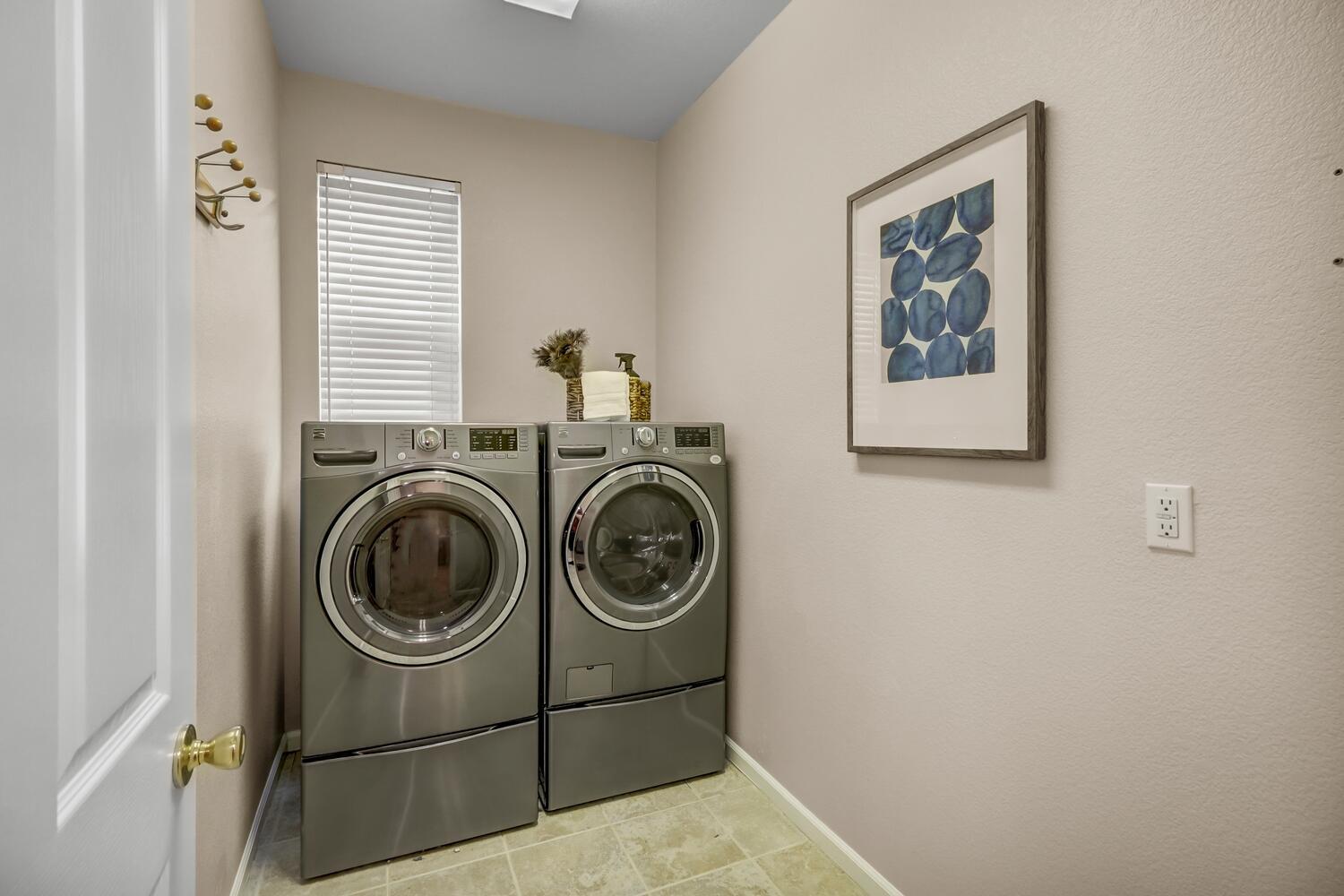 Anjou Circle, Sacramento, California image 32