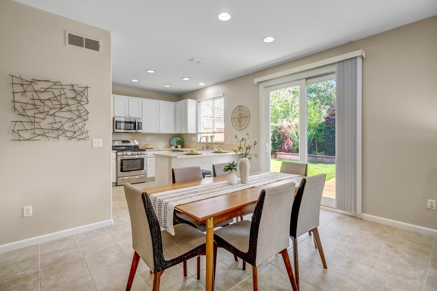 Anjou Circle, Sacramento, California image 12