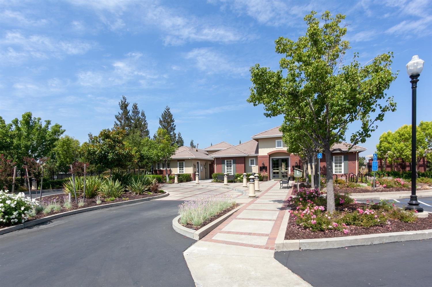 Anjou Circle, Sacramento, California image 42