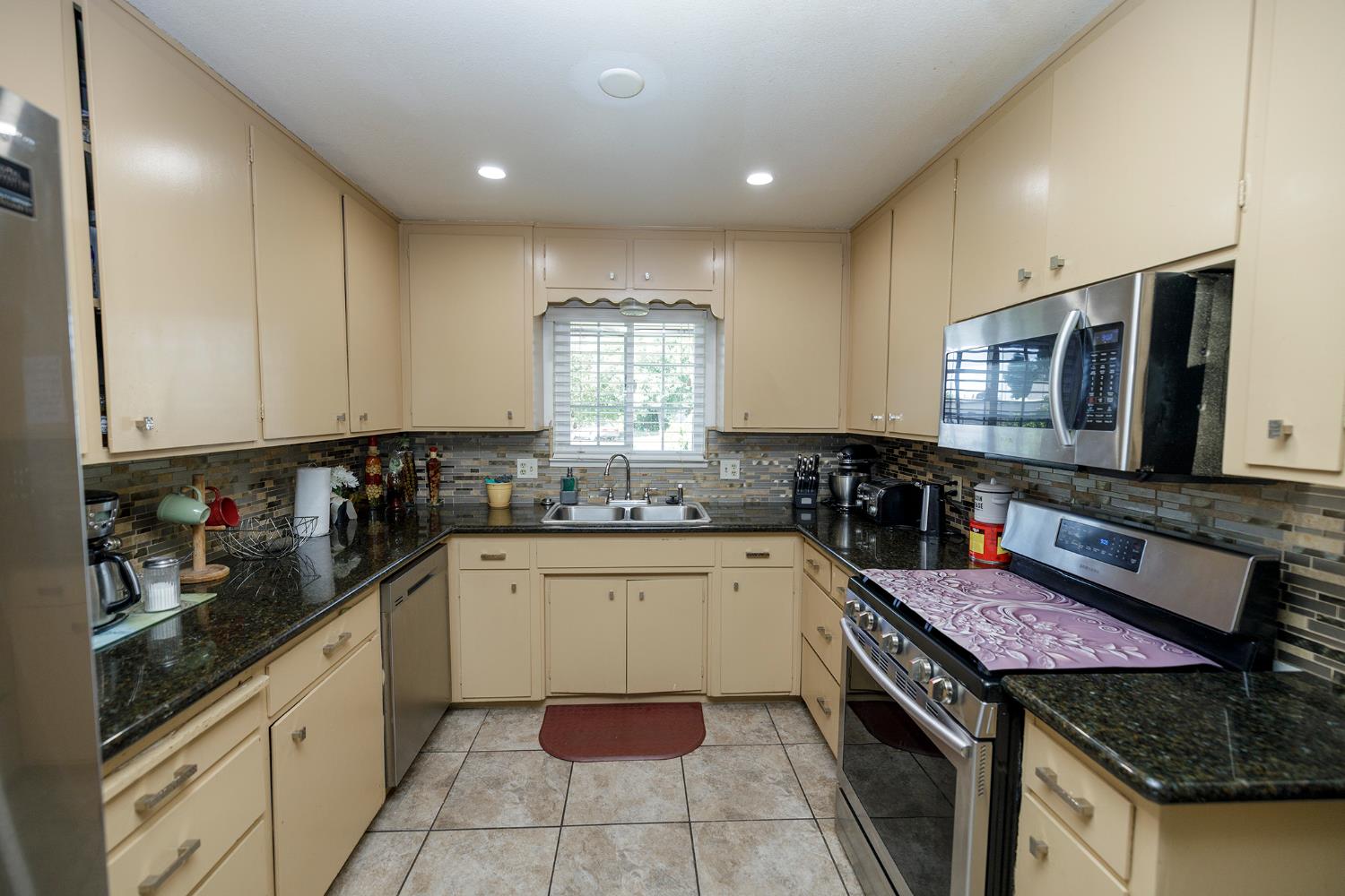 Cardinal Drive, Ceres, California image 10