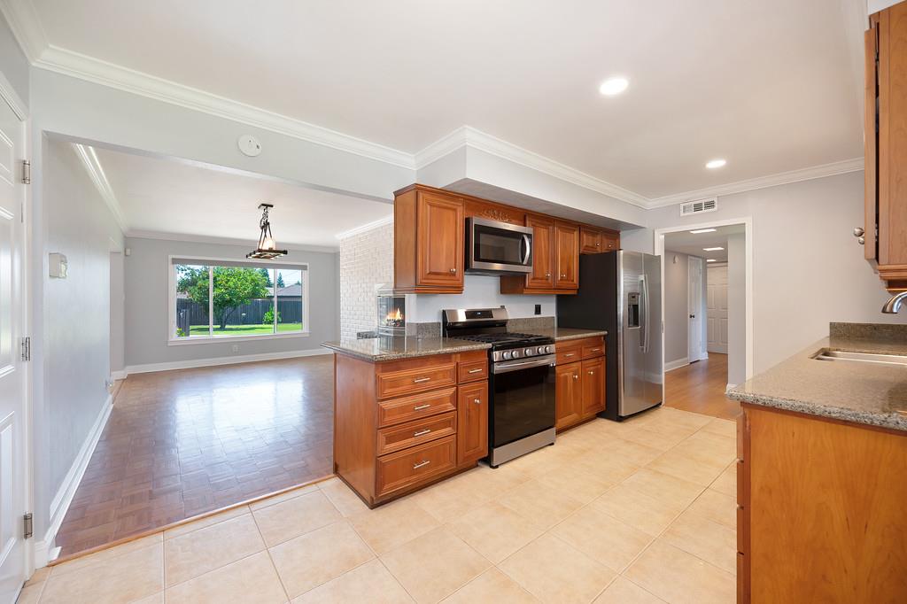 Woodhaven Ave, Carmichael, California image 8