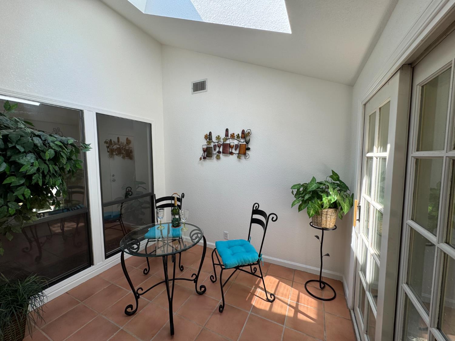 Oak Stream Court, Carmichael, California image 17