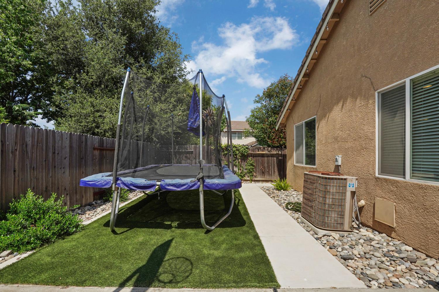 Nestling Circle, Elk Grove, California image 35