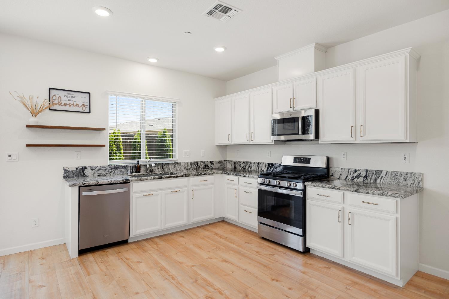 Newmarket Street, Roseville, California image 16