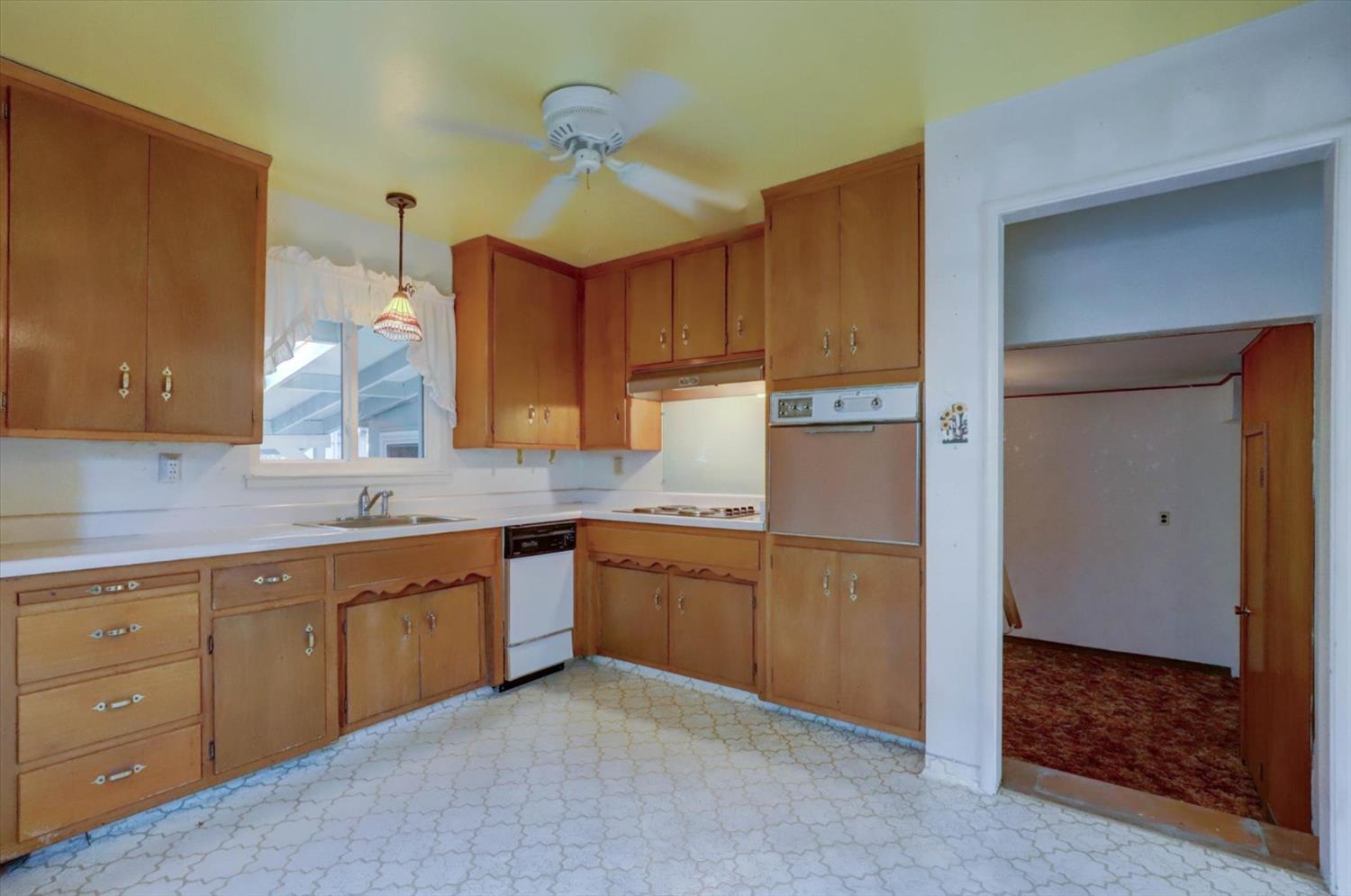 Elvyra Way, Sacramento, California image 33