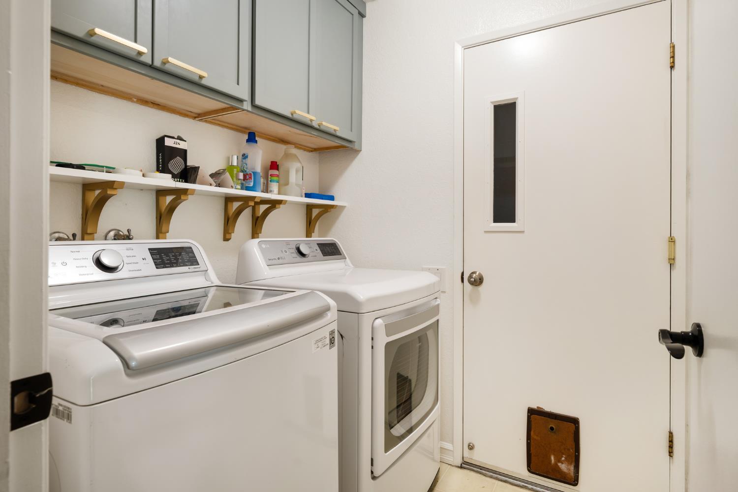 Mergansers Court, West Sacramento, California image 18