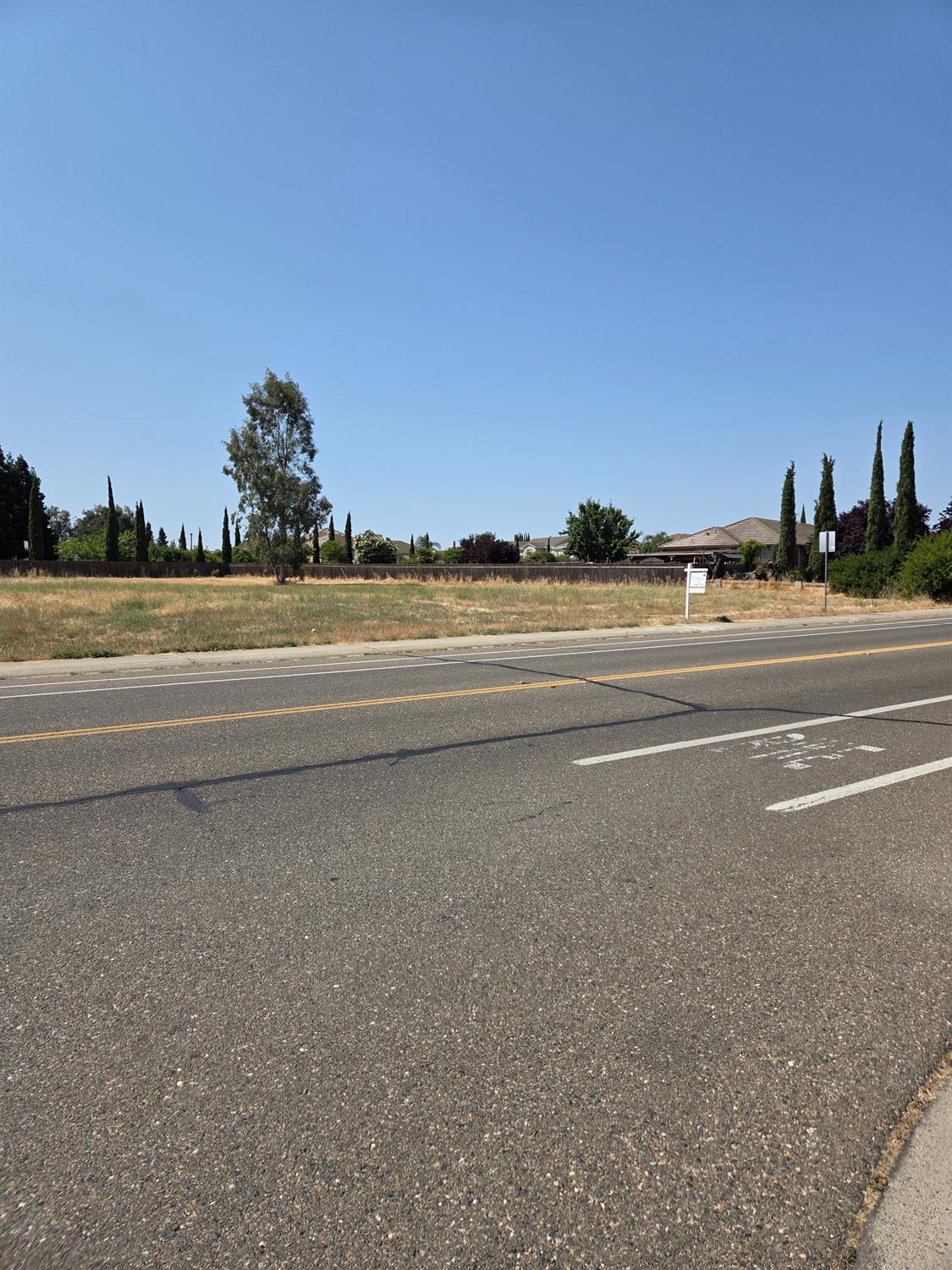 Heritage Hill Drive, Elk Grove, California image 3