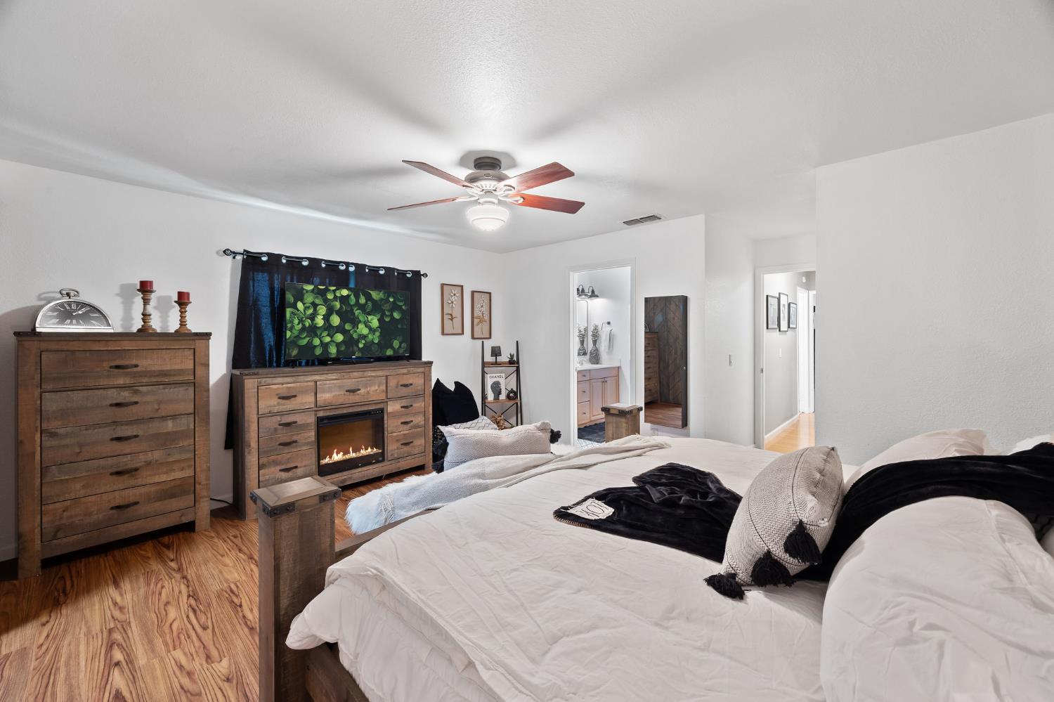 Mckinley Avenue, Woodland, California image 37