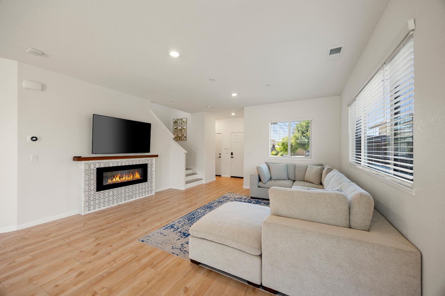 Newmarket Street, Roseville, California image 18