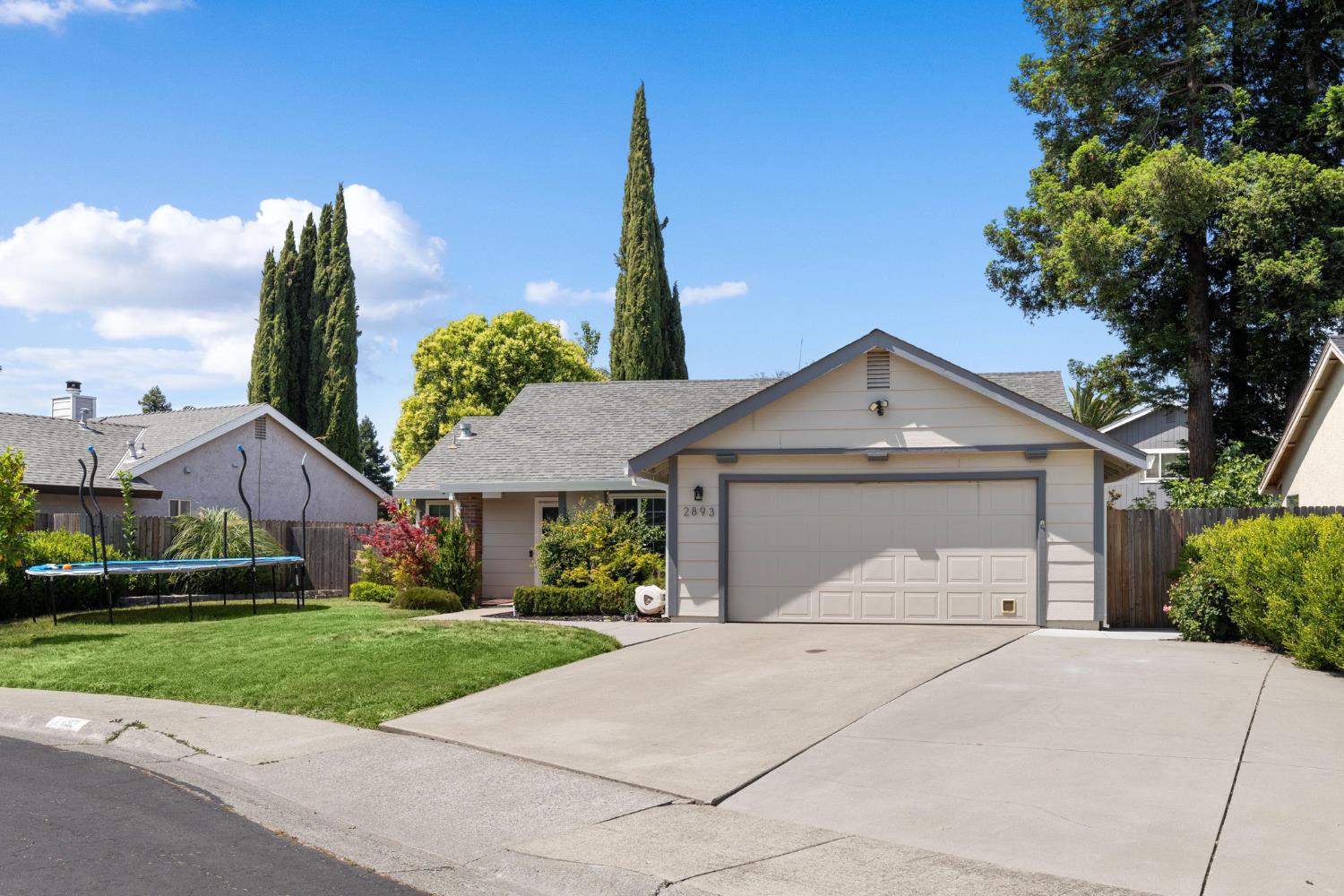 Mergansers Court, West Sacramento, California image 3