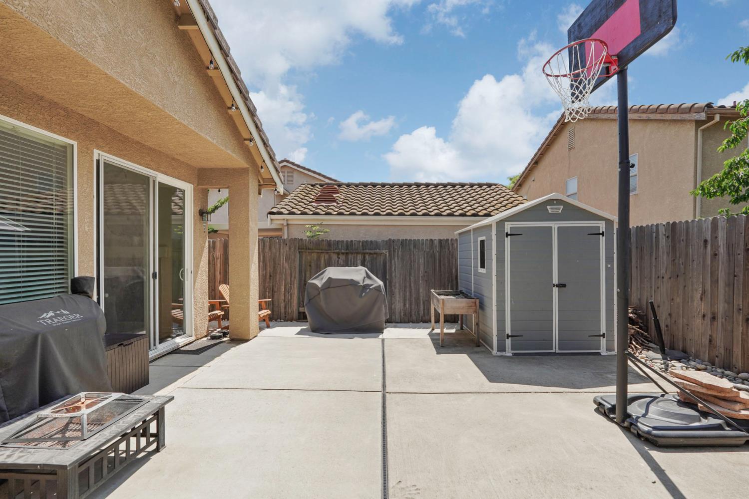 Nestling Circle, Elk Grove, California image 39