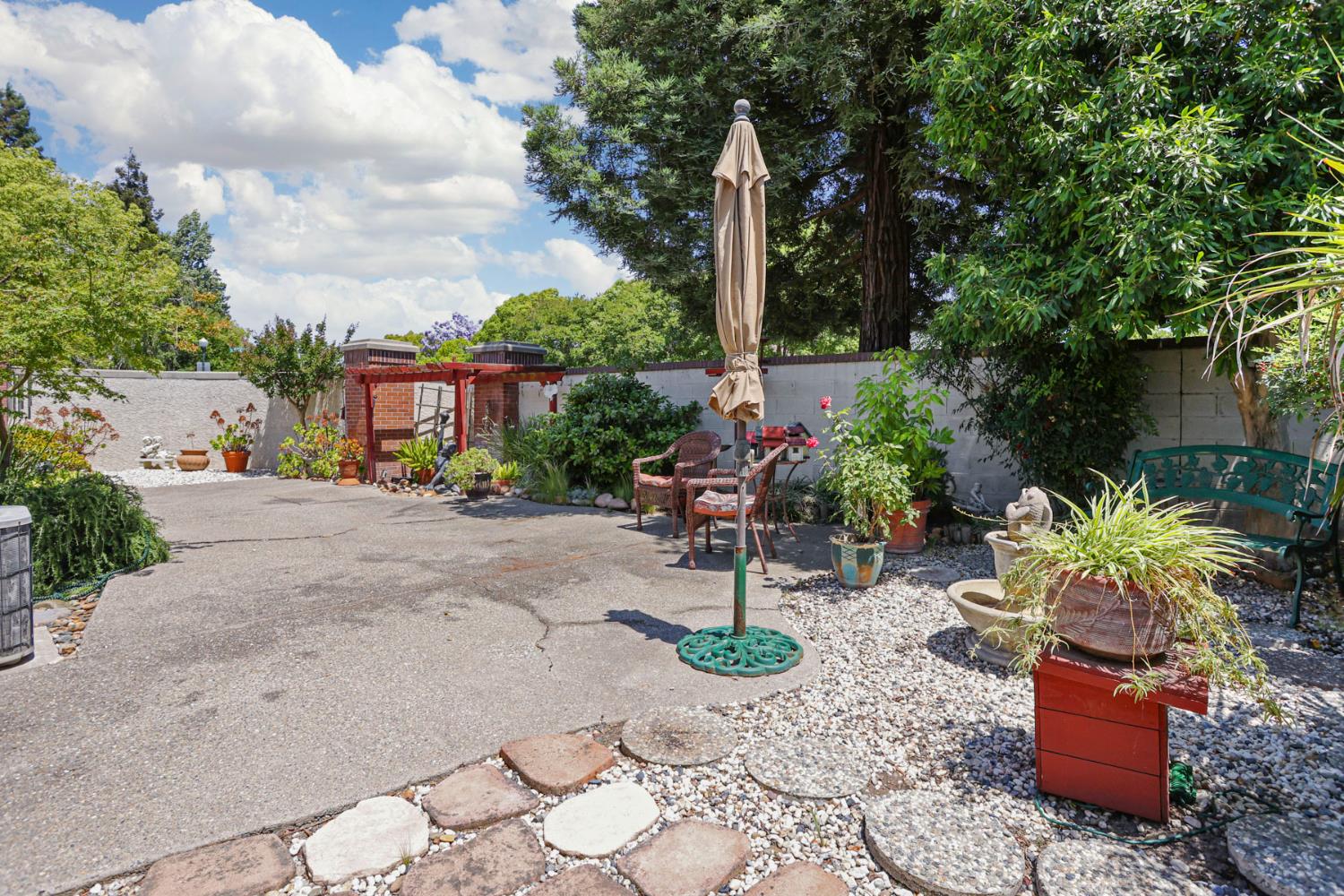 Tupelo Drive, Stockton, California image 37