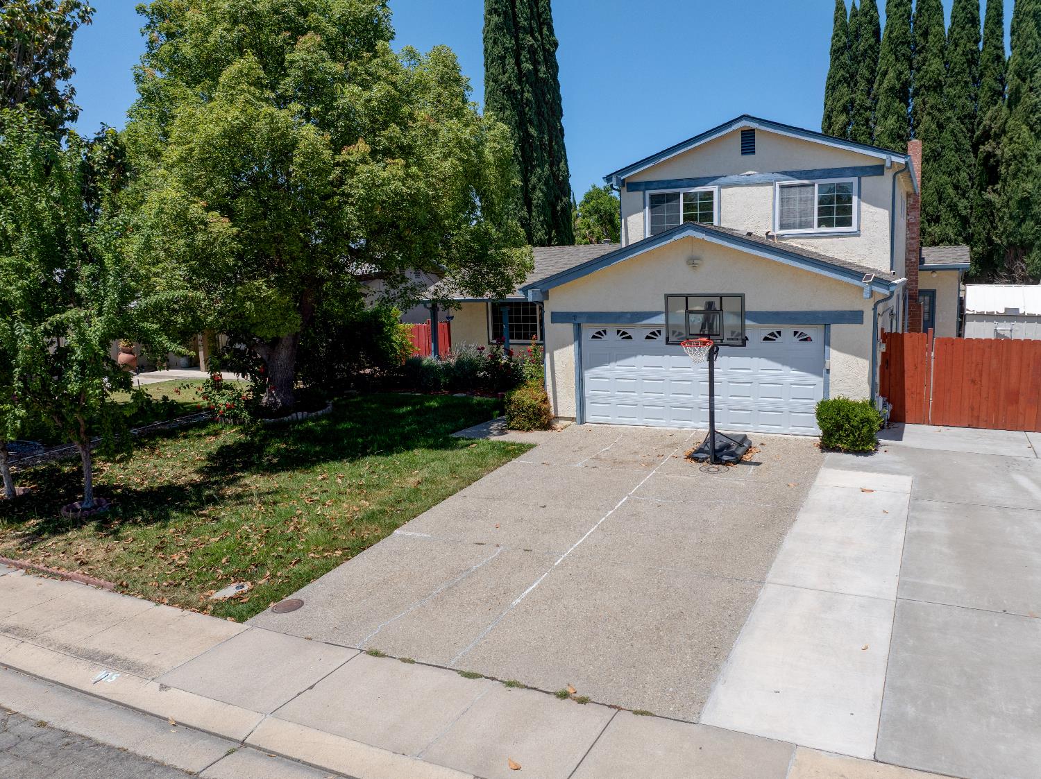 Eureka Way, Tracy, California image 1
