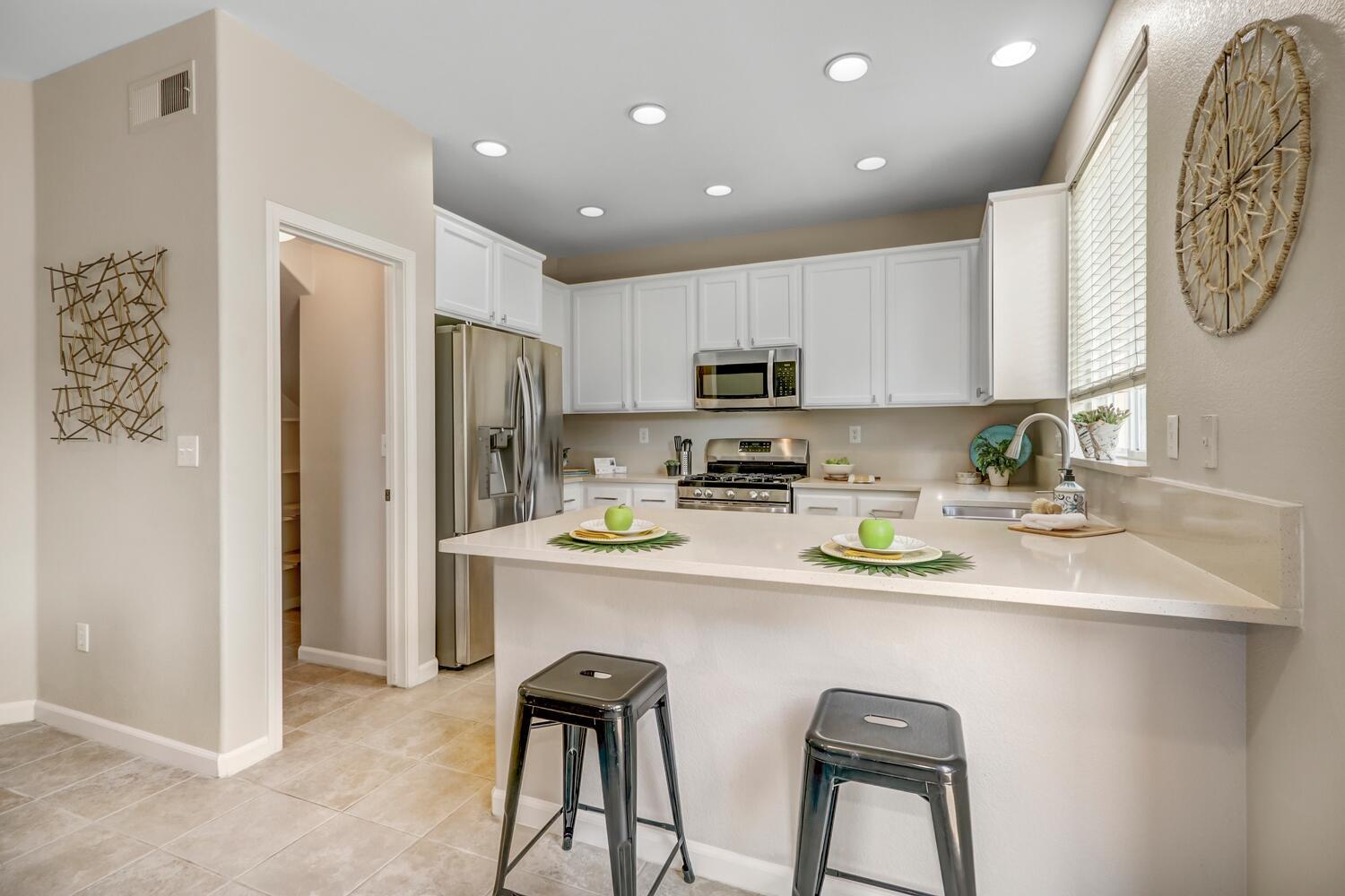 Anjou Circle, Sacramento, California image 14