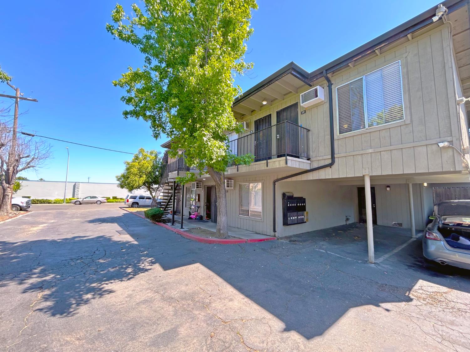 Hale Road, Lodi, California image 7