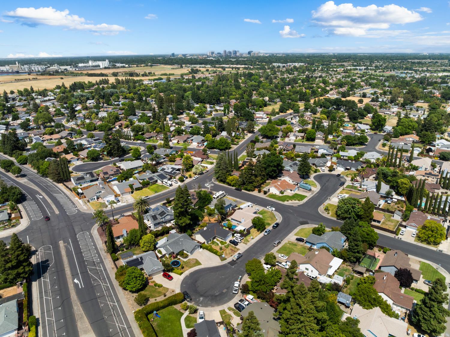 Mergansers Court, West Sacramento, California image 34