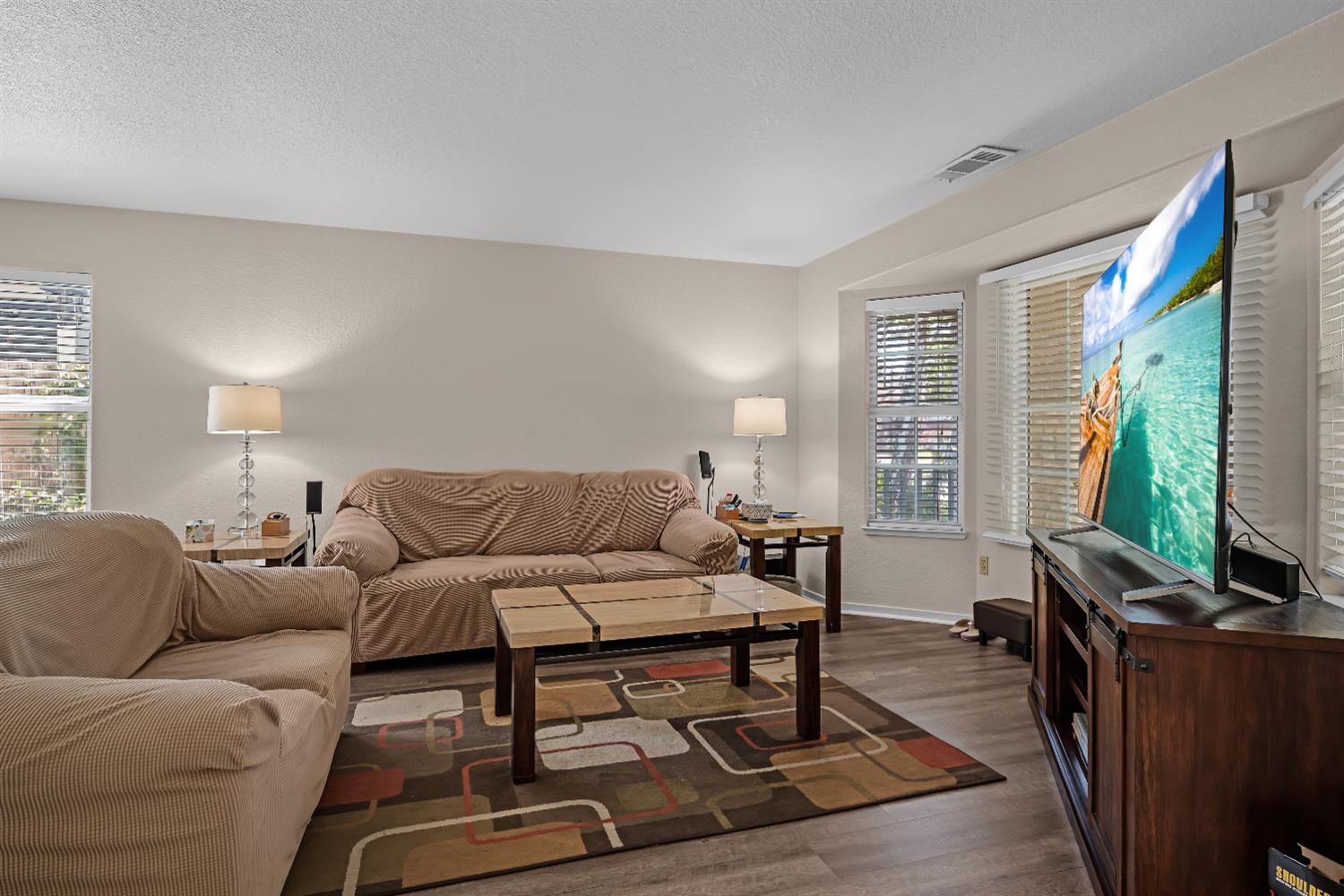 Boston Way, Modesto, California image 8