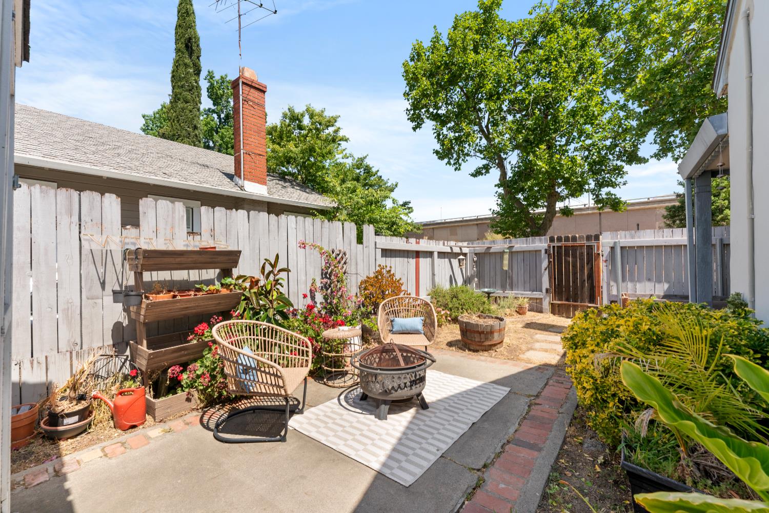 27th Street, Sacramento, California image 12