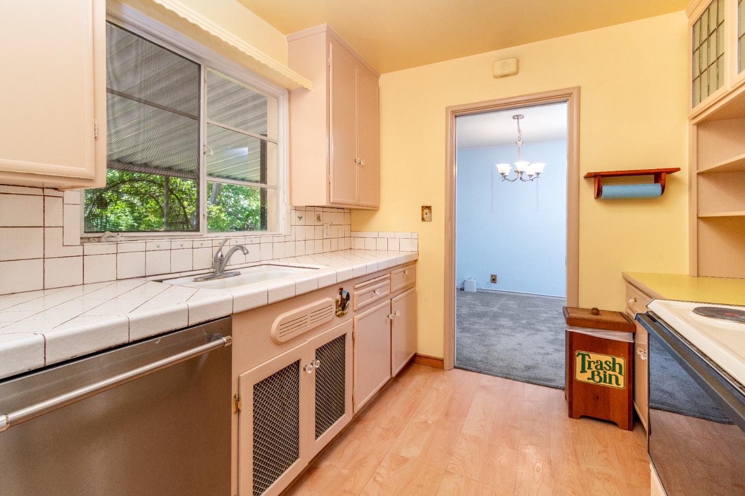 Meadowbrook Road, Sacramento, California image 8